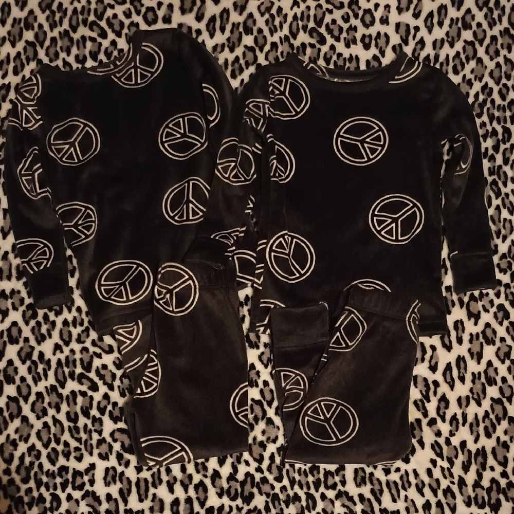 Dark Gray Super Soft Peace Sign Pajama Sets by Cat & Jack